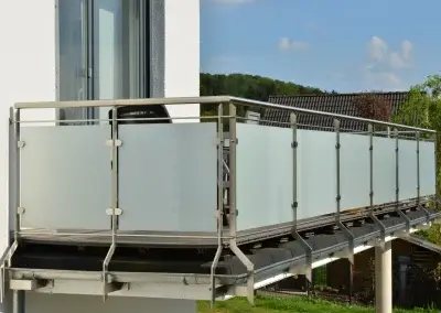 Schlosserei de Boer GmbH & Co. KG - Balkongeländer & Verglasung
